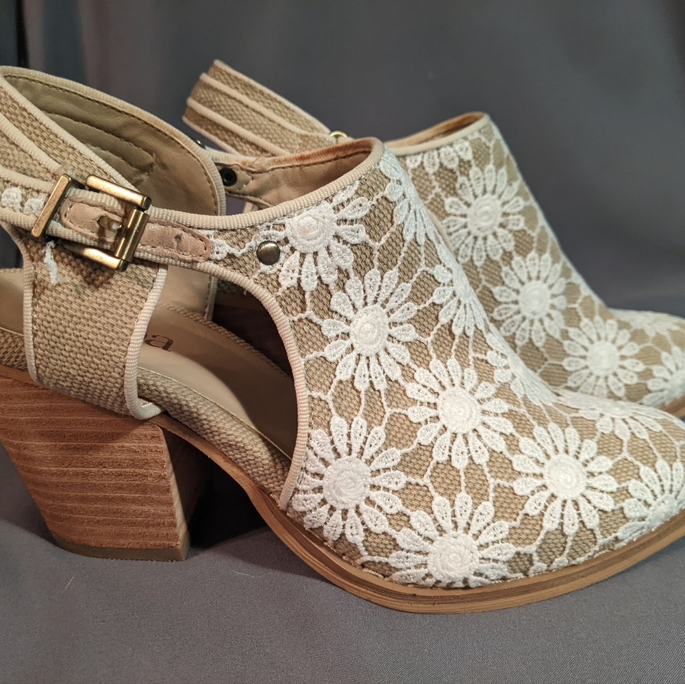 Lace booties size 6.5 by Reba in excellent condition